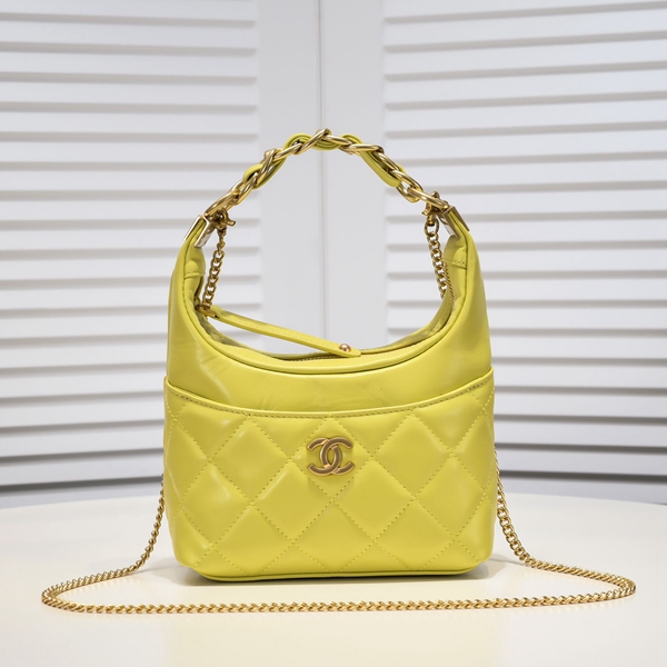 シャネルバッグ正面デザイン